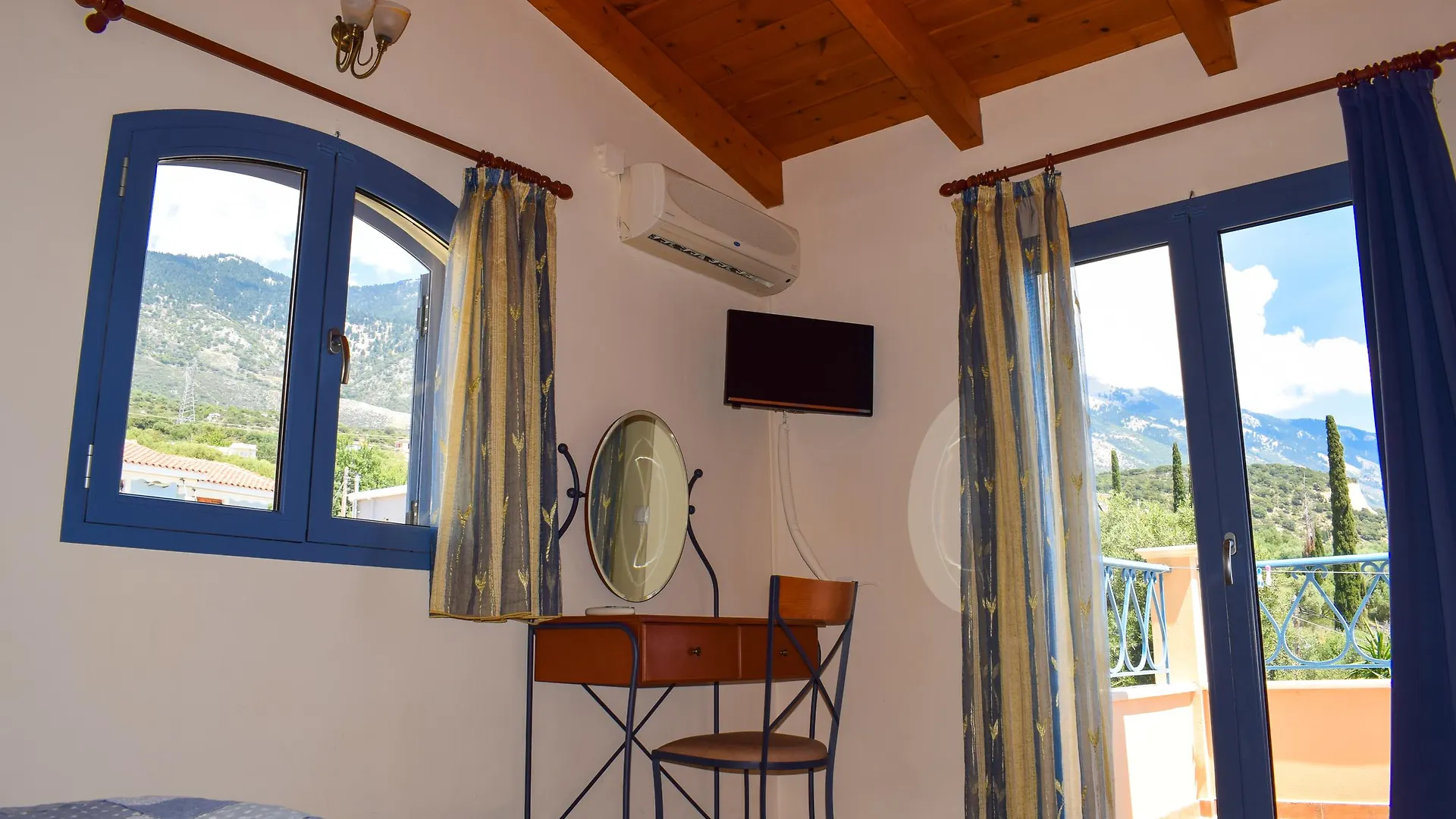 Diana Studios Mousata