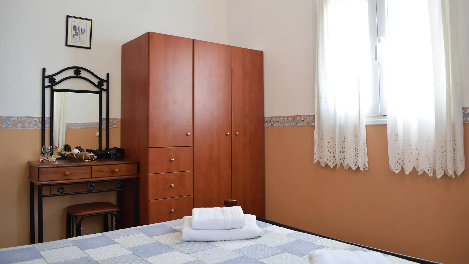 Diana Studios Mousata