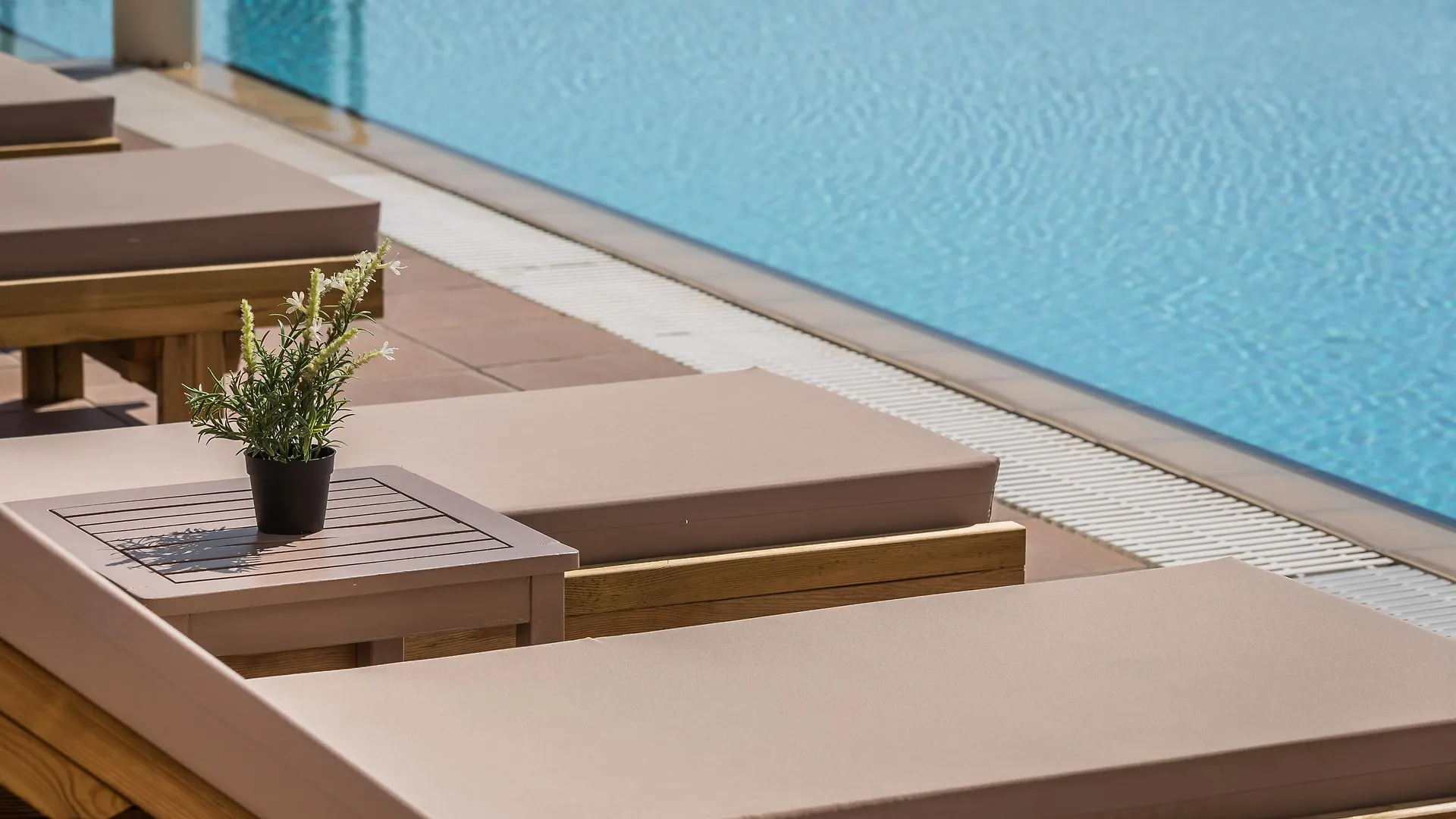 Aparthotel Diana Studios Mousata