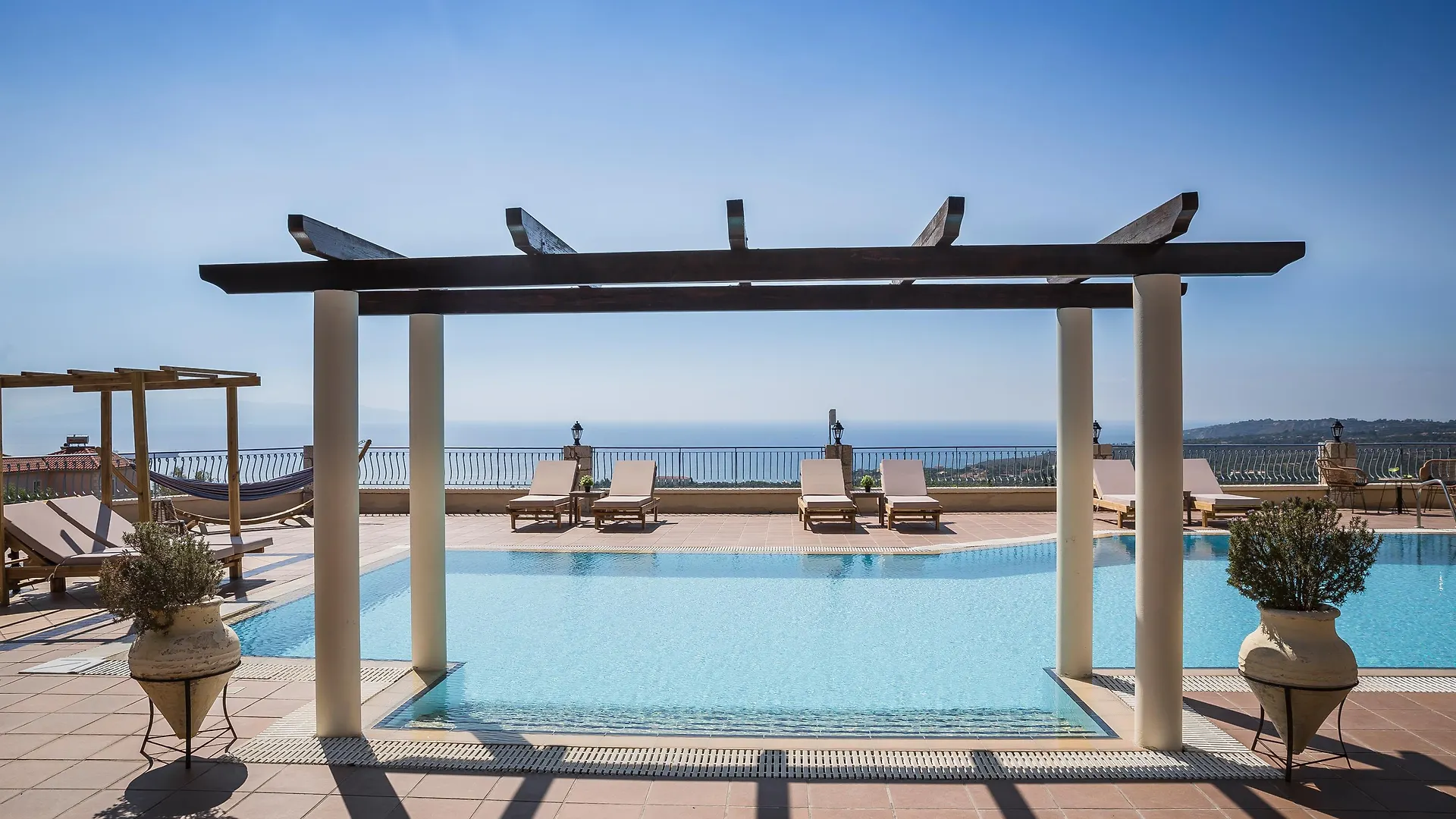 Diana Studios Mousata Aparthotel